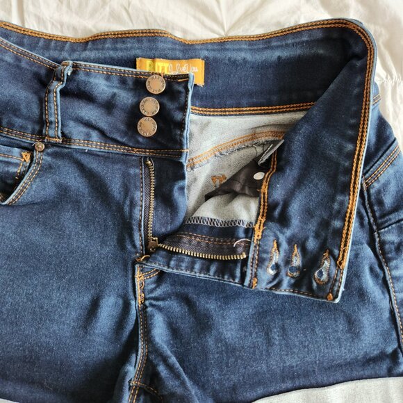 Butt, I Love You Wax Jean Size M Dark Denim Rolled Cuff Mid-Rise Shorts STRETCH - Picture 6 of 10
